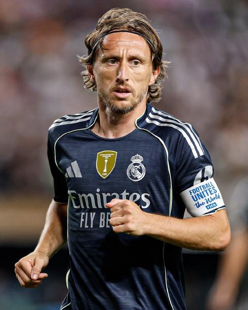 中锋市场暗流涌动！绿军尼克斯扎堆询价理查德，太阳面临留放两难抉择