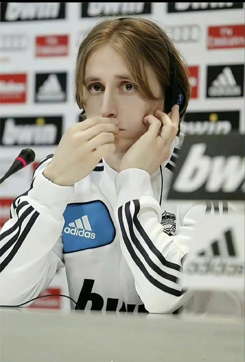 记者：莱比锡有意用霍伊伦取代谢什科，霍伊伦明确表示不想去