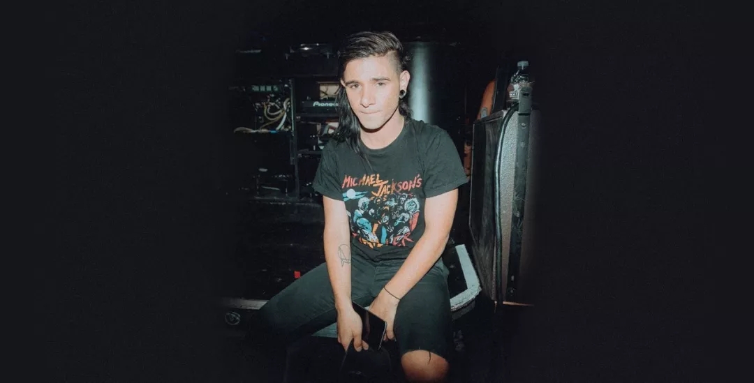 森担任中场 森担任中场