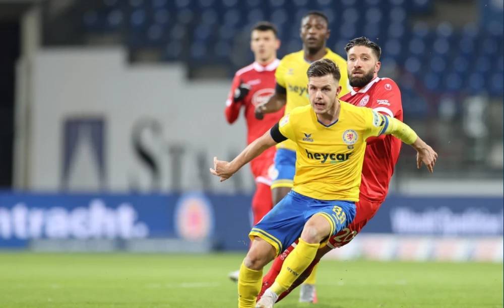 稳健表现 稳健表现