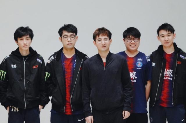 与此同时 与此同时